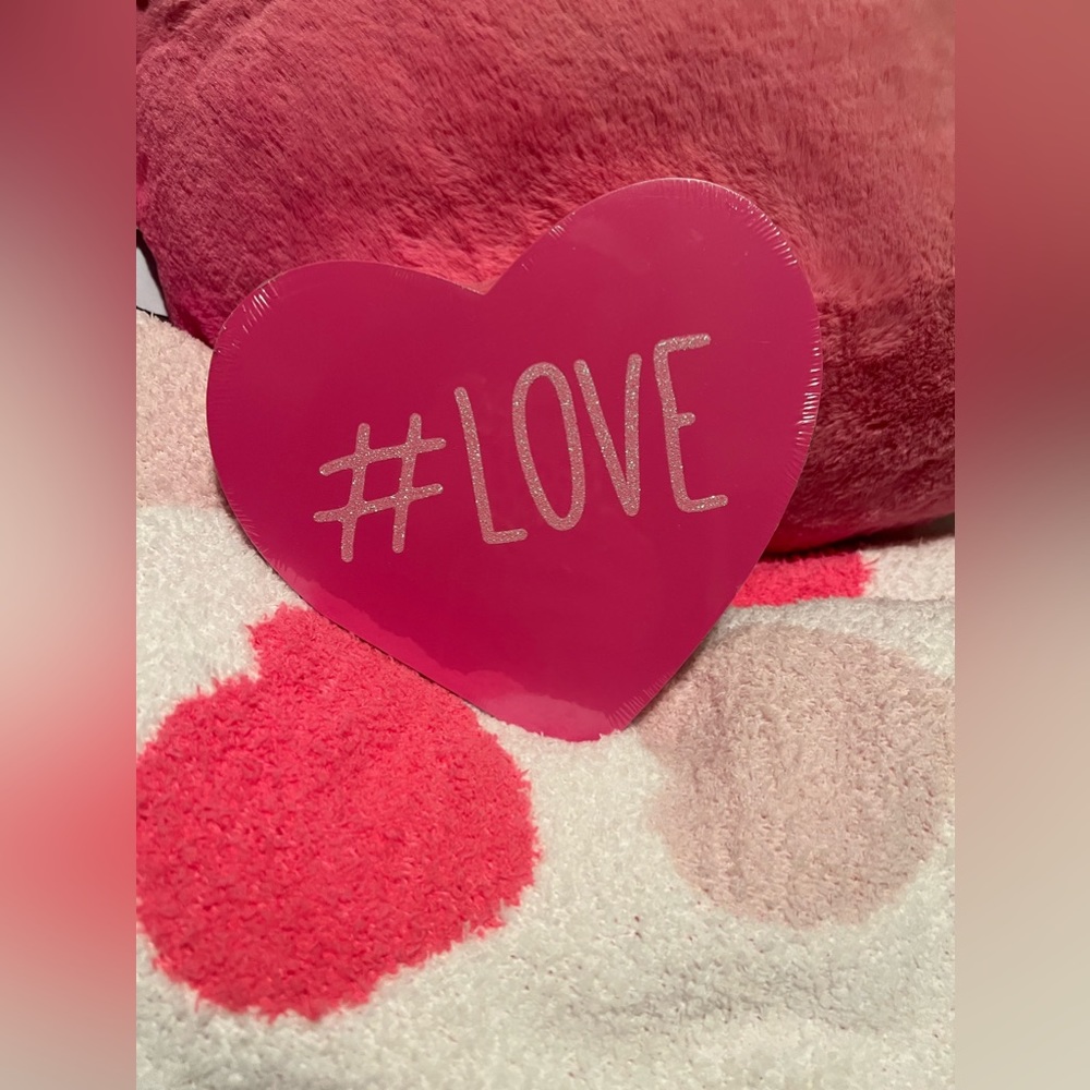 Conversation wood heart sit about